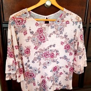 Junior's Floral Bell Sleeve Top